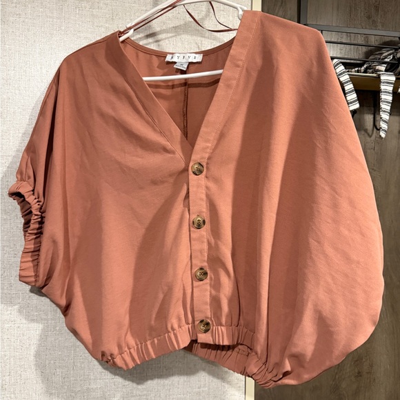 Hyve crop top with matching pants(not pictured at this time) - Picture 2 of 2